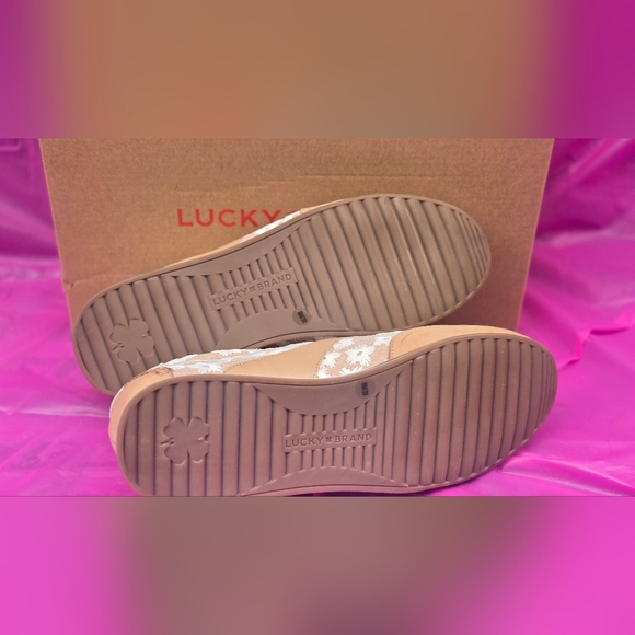 Lucky Brand Ortholite Daisy Pattern Tan White Women's Sneakers NIB - Picture 7 of 8